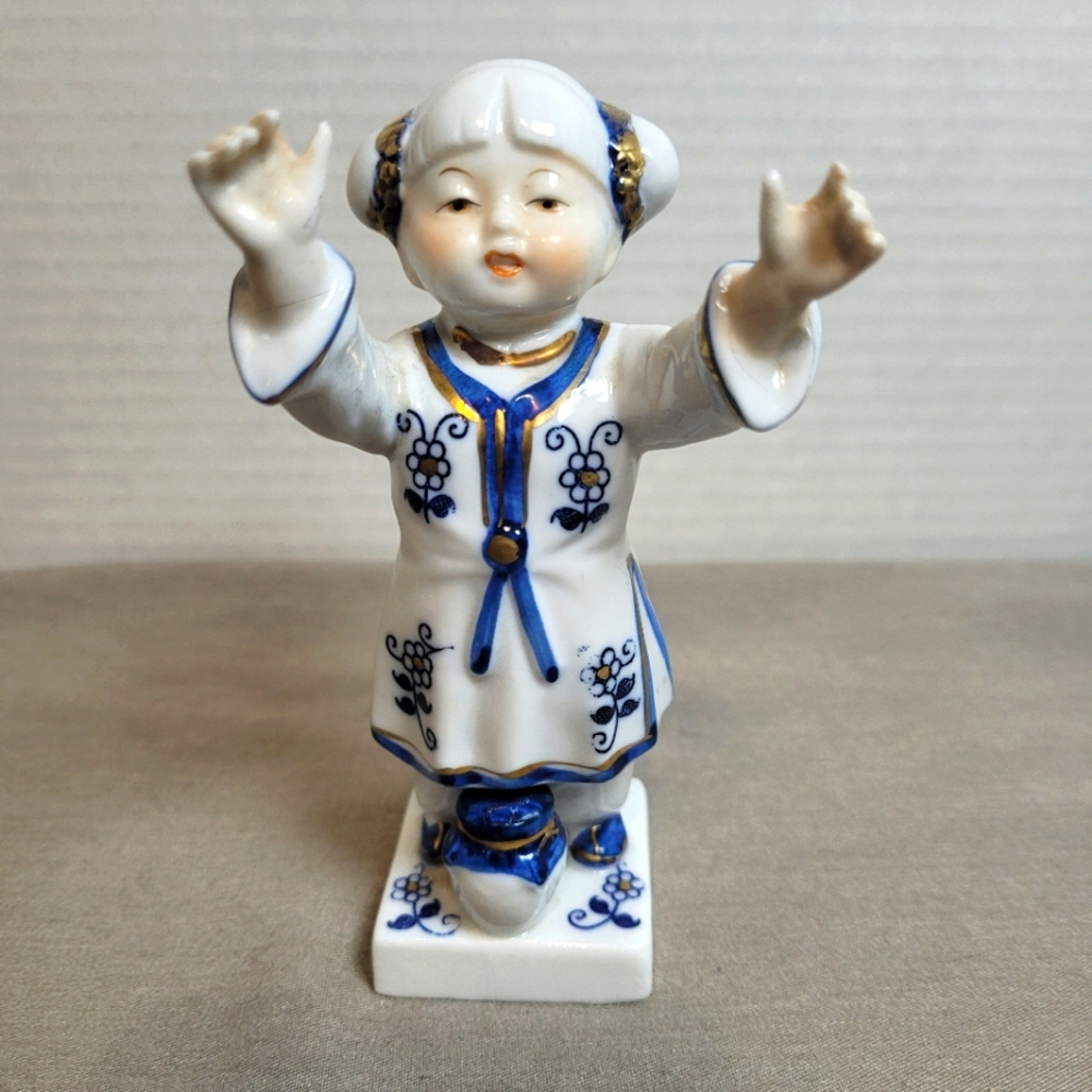 Vienna Woods Fine China Figurine